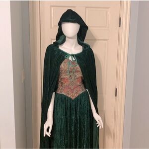 Elegant Green Women's Cape